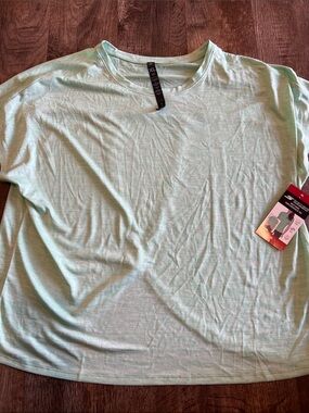 Skechers Lightweight Short Sleeve Tee in Mint